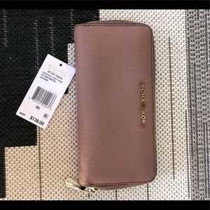 MICHAEL KORA Jet Set travel wallet